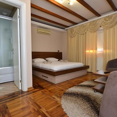 كراغوييفاك Garni Hotel Kaca المظهر الخارجي الصورة
