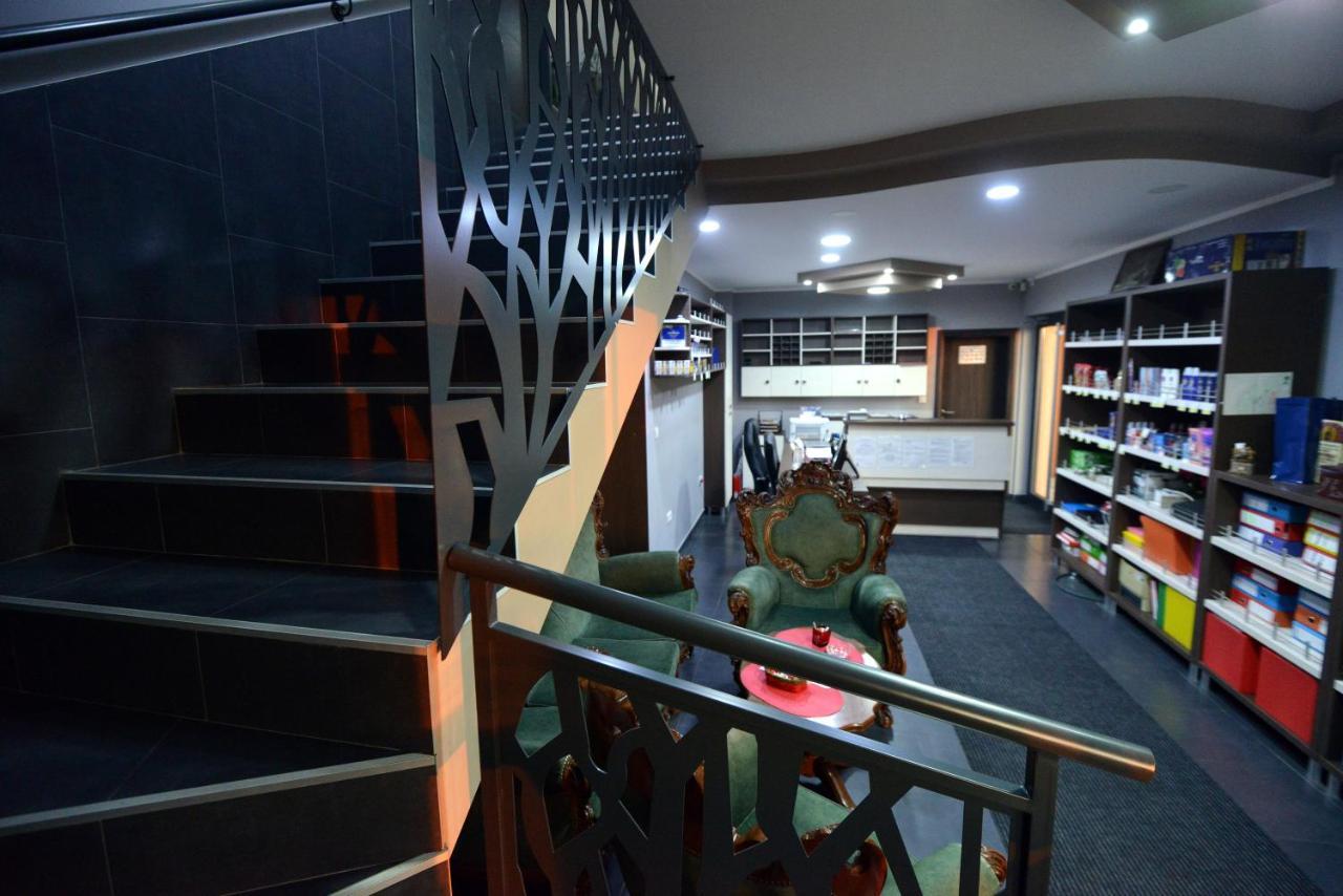 كراغوييفاك Garni Hotel Kaca المظهر الخارجي الصورة