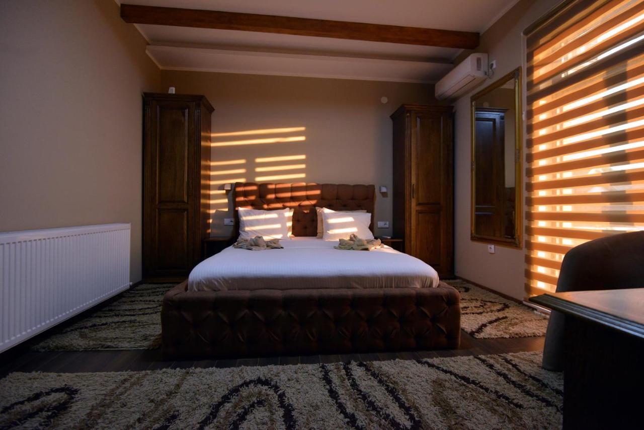كراغوييفاك Garni Hotel Kaca المظهر الخارجي الصورة