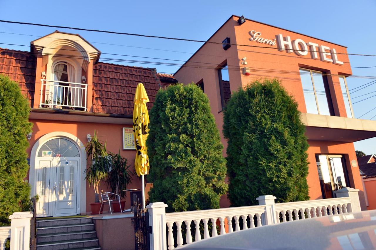 كراغوييفاك Garni Hotel Kaca المظهر الخارجي الصورة