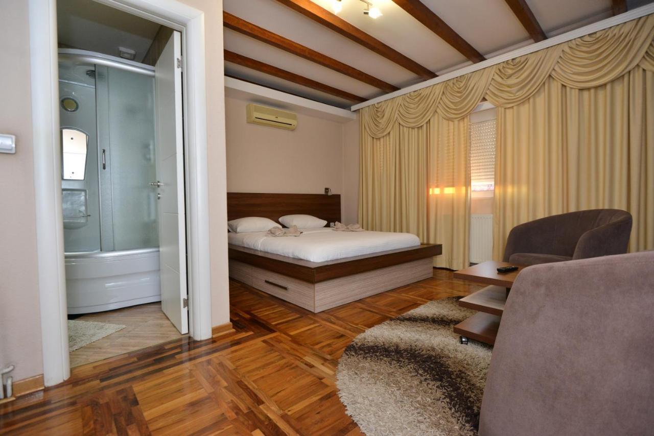 كراغوييفاك Garni Hotel Kaca المظهر الخارجي الصورة