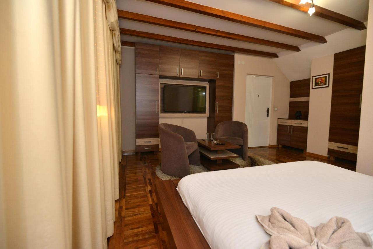 كراغوييفاك Garni Hotel Kaca المظهر الخارجي الصورة