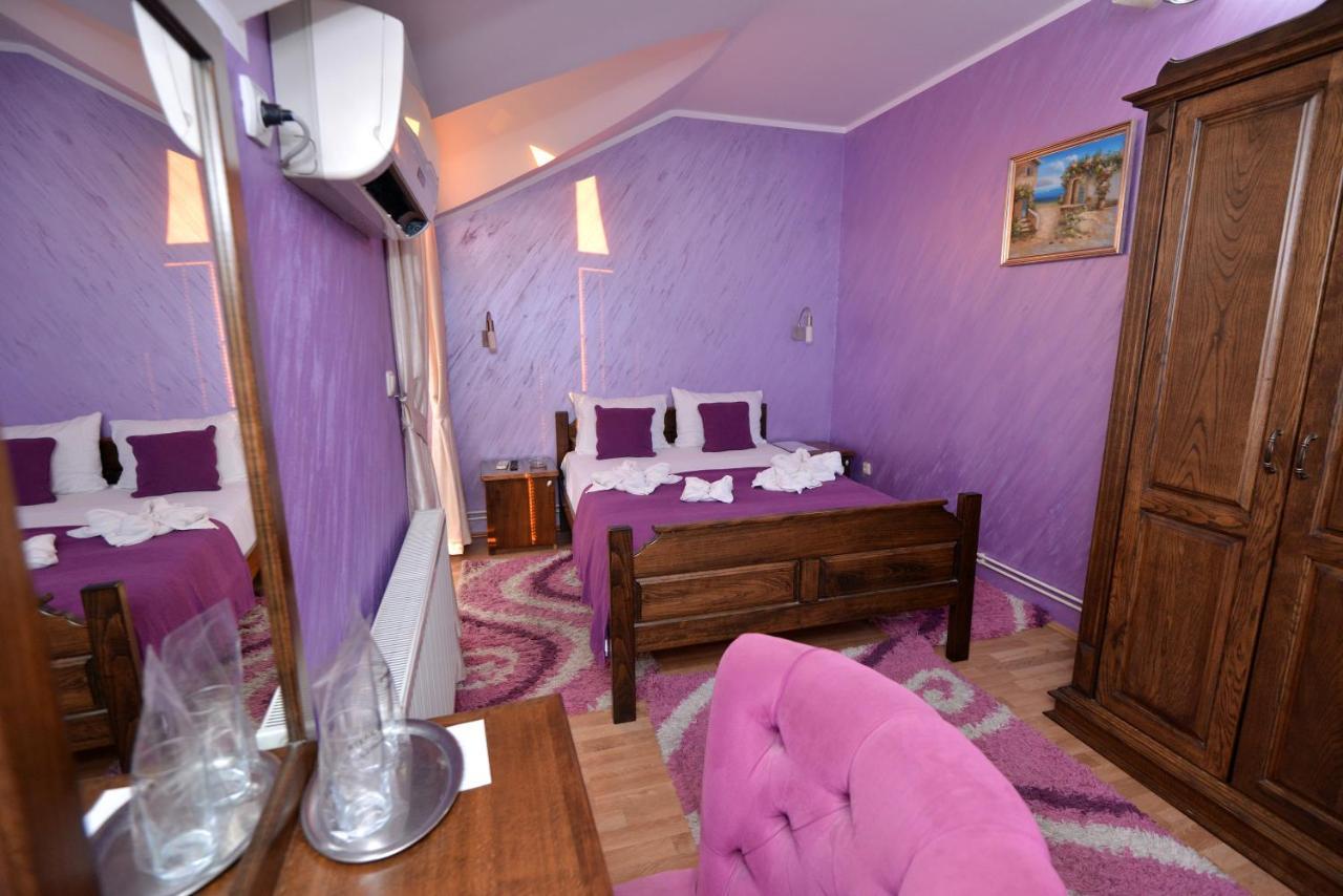 كراغوييفاك Garni Hotel Kaca المظهر الخارجي الصورة