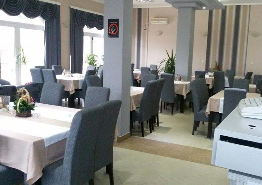 كراغوييفاك Garni Hotel Kaca المظهر الخارجي الصورة