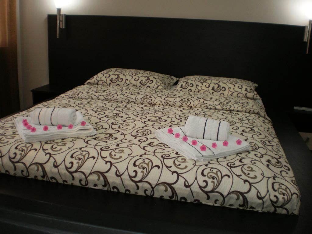 كراغوييفاك Garni Hotel Kaca المظهر الخارجي الصورة