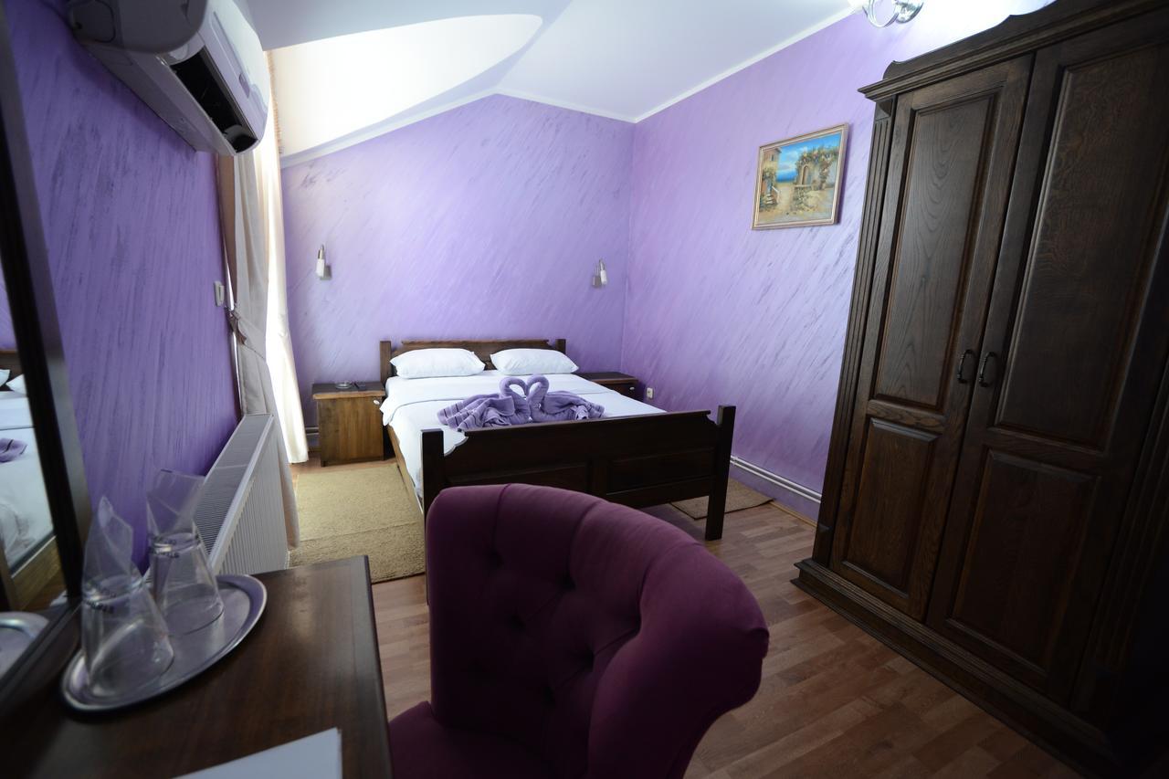 كراغوييفاك Garni Hotel Kaca المظهر الخارجي الصورة