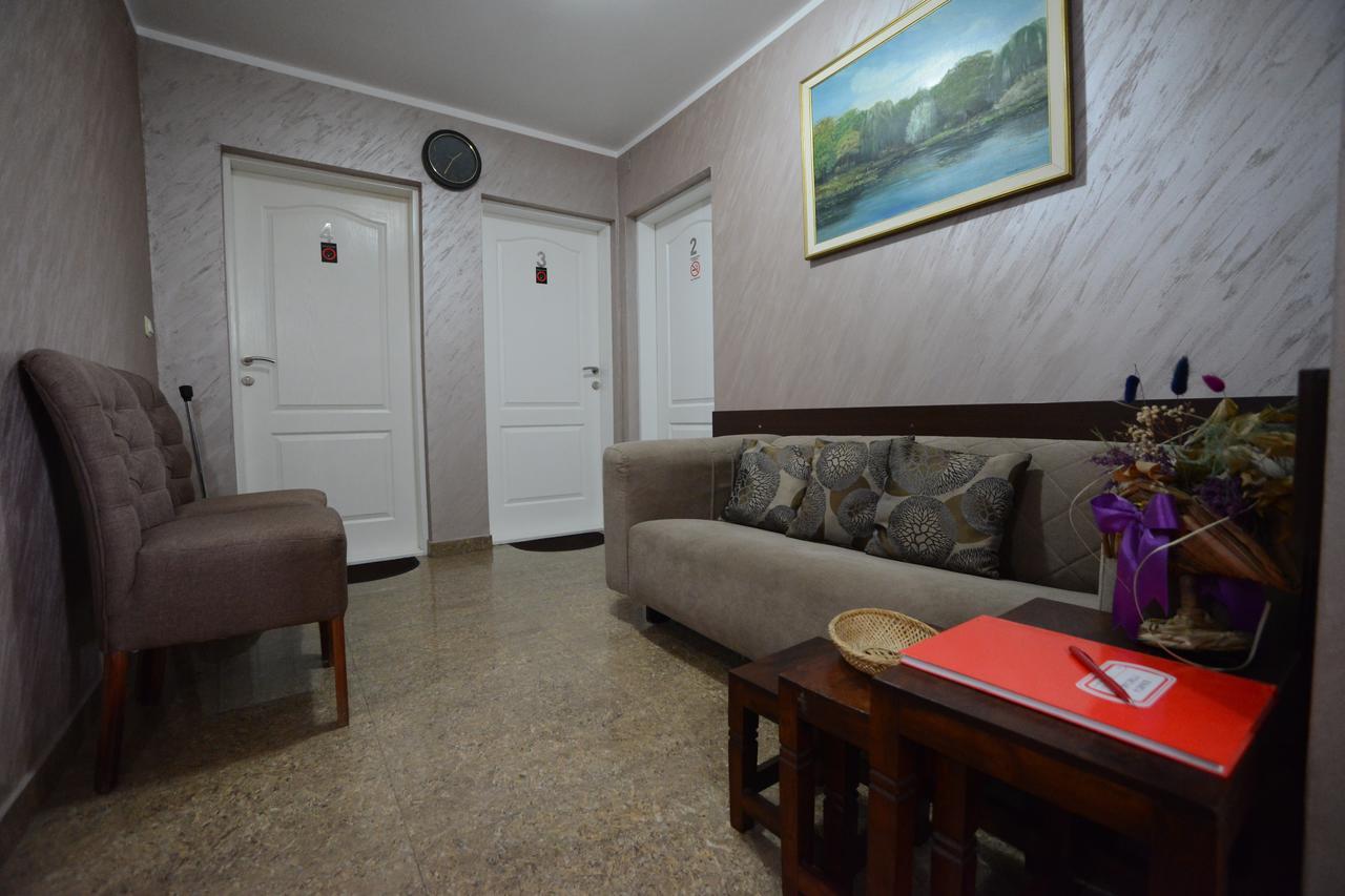 كراغوييفاك Garni Hotel Kaca المظهر الخارجي الصورة