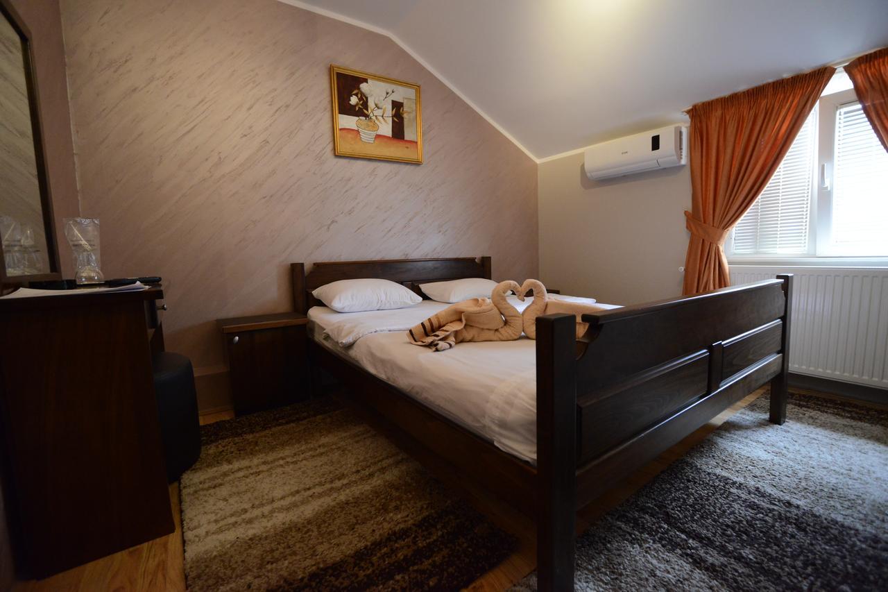 كراغوييفاك Garni Hotel Kaca المظهر الخارجي الصورة